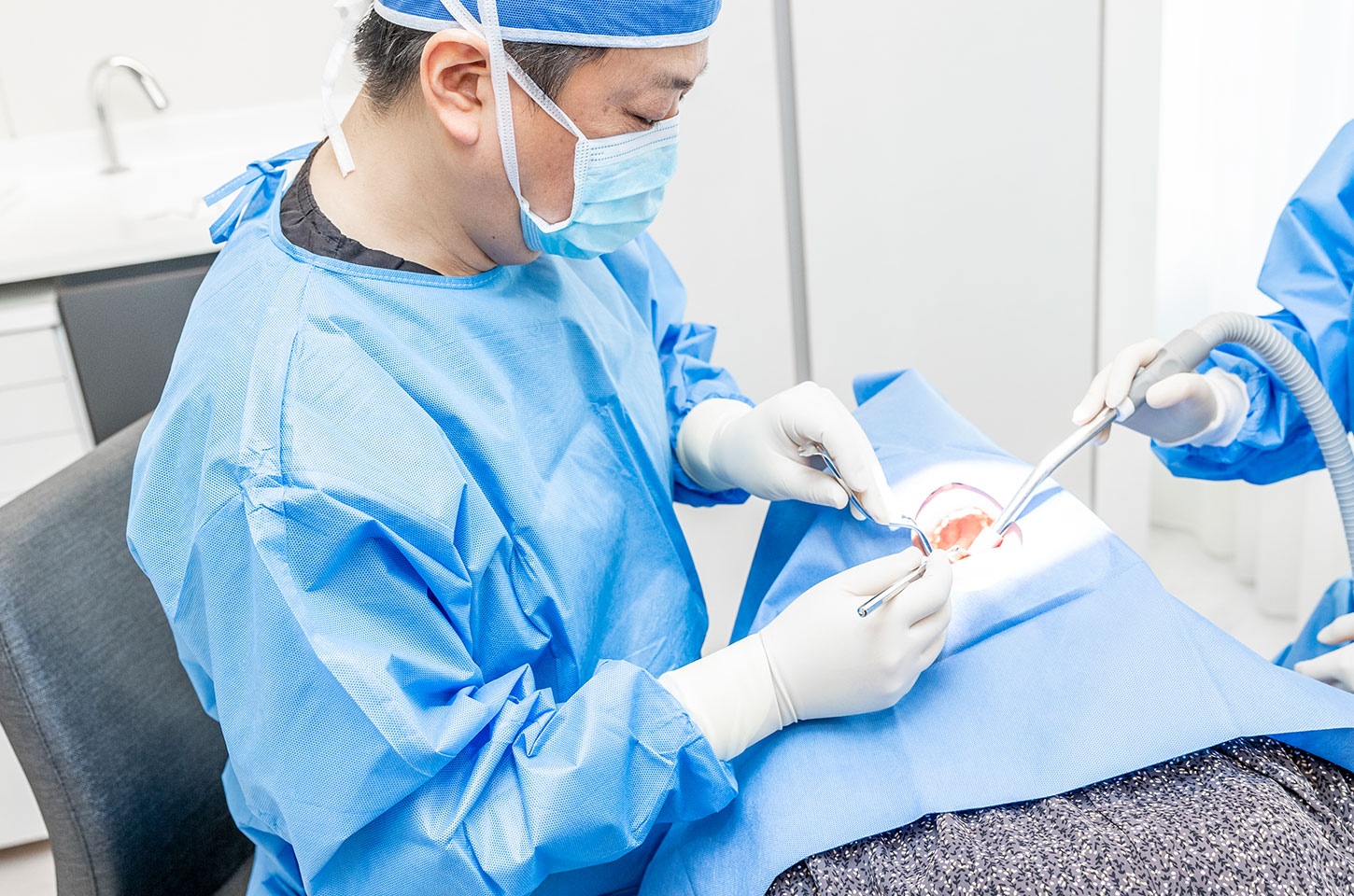 インプラントによる治療、審美治療の豊富な経験と実績