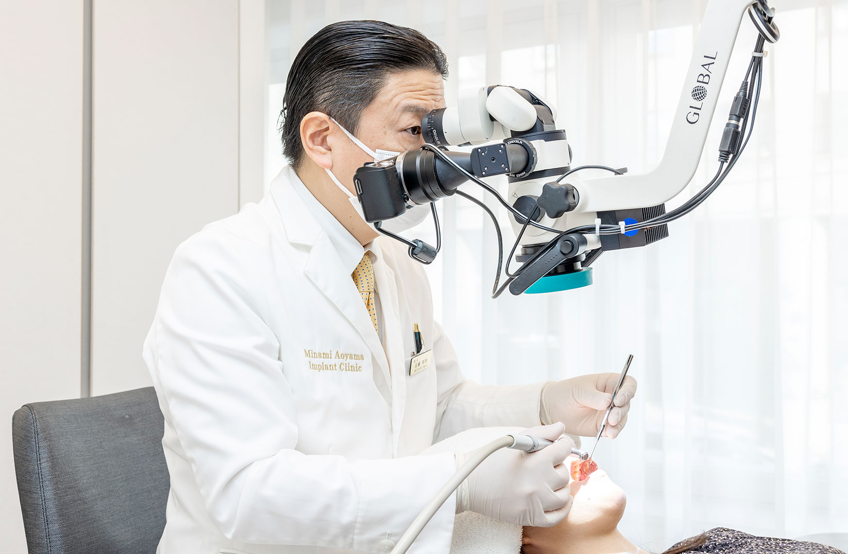 静脈内鎮静法を用いた無痛治療1日で噛める(改行)歯が入るオールオン4